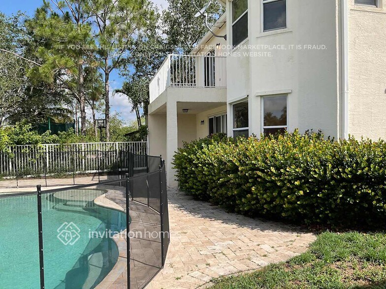 Building Photo - 9091 Dupont Pl