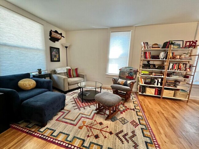 Building Photo - Update 4 Bed 2 Bath House in Old Town! Ava...