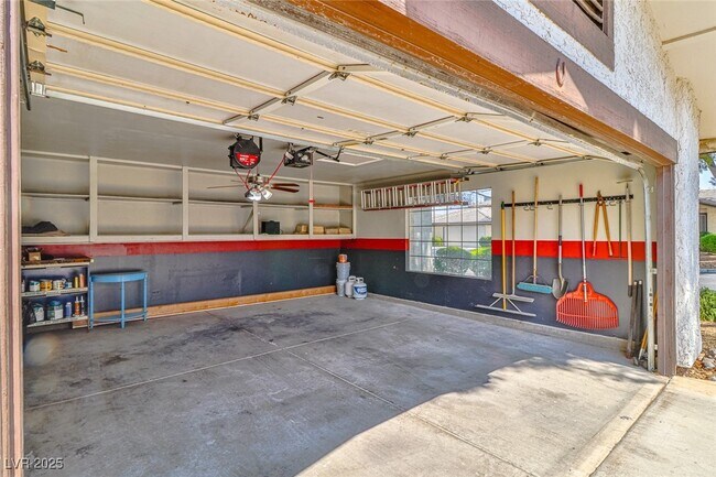 Building Photo - 4413 Live Oak Dr