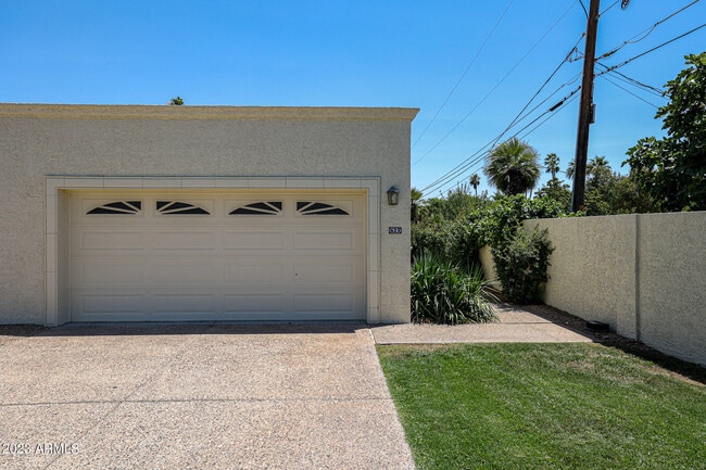 Primary Photo - 623 E Jeffrey Ave
