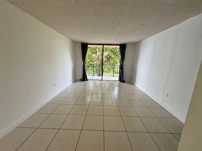 Building Photo - 9688 Fontainebleau Blvd