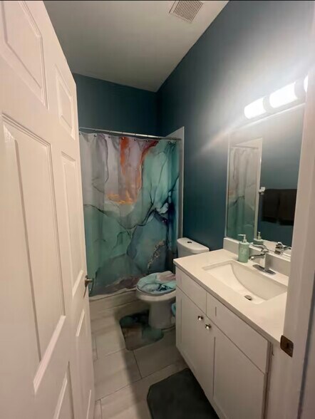 Building Photo - 554 Lockbreeze Dr