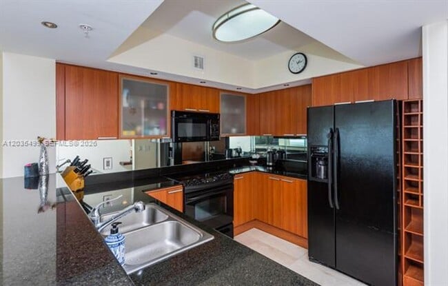 Building Photo - 16699 Collins Ave