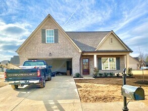 Building Photo - Now Leasing a 4-Bedroom 3 Bath Home In Hor...