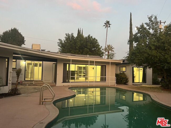 Building Photo - 4675 Laurelgrove Ave