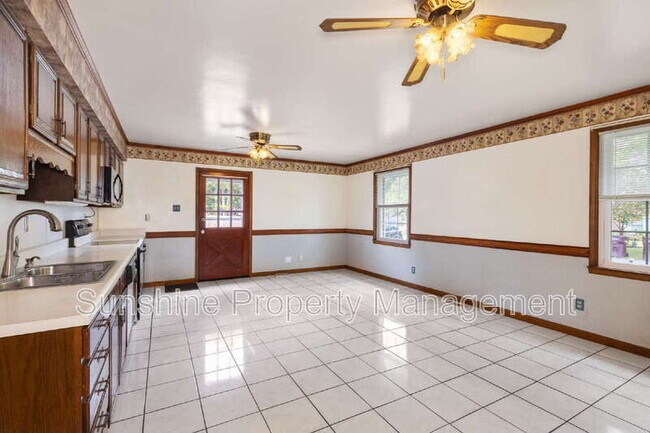 Building Photo - 512 Winwood Dr