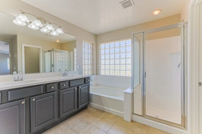 Building Photo - 3286 E Merlot St