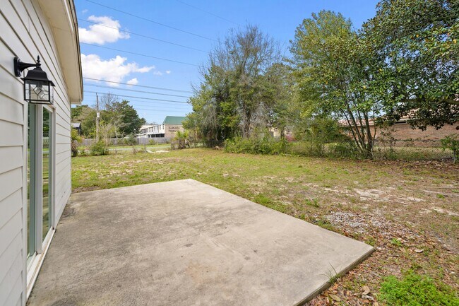 Building Photo - 200 Spencer Dr