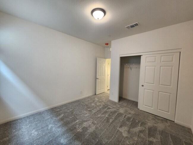 Building Photo - WOW Four Bedroom in North Summerlin!