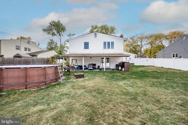 Building Photo - 325 Juniper Dr