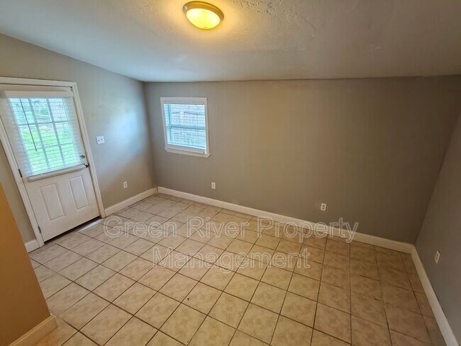 Building Photo - 146 Phoenetia Dr
