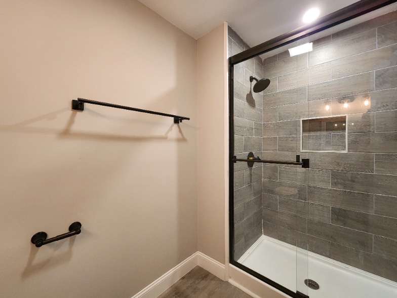 Building Photo - 1020 Woodvale Dr