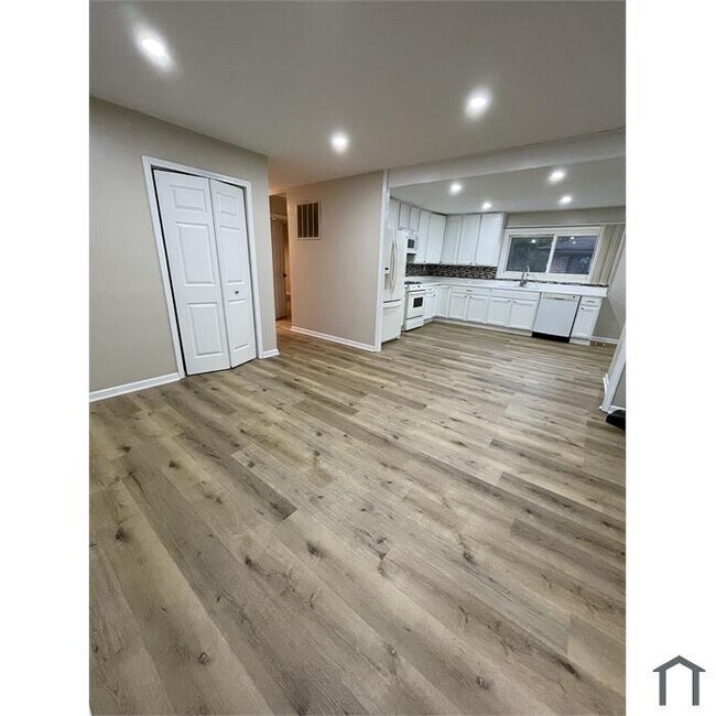 Building Photo - 420 Garland Ave