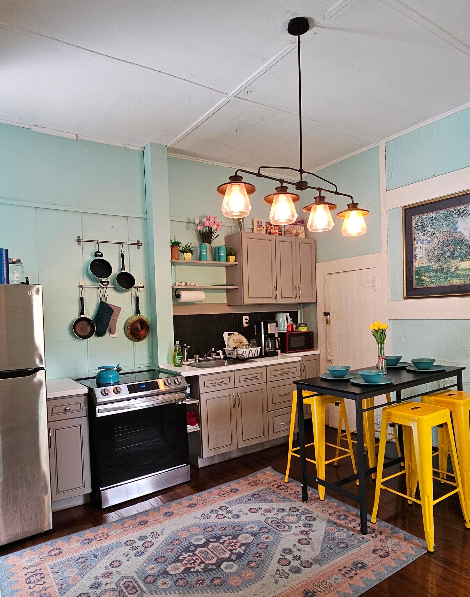 Nice bright and colorful kitchen with windows! - 607 Gaskill St SE