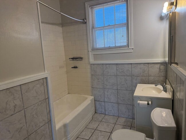 Building Photo - Rental Available: 427A General Mouton Lafayette