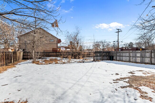 Building Photo - This Renovated Lakewood Ranch is perfect f...