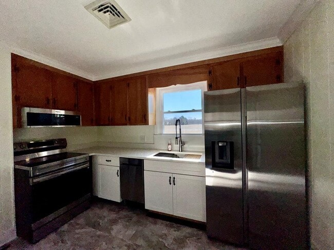 Building Photo - 25529 Pennsylvania Ave