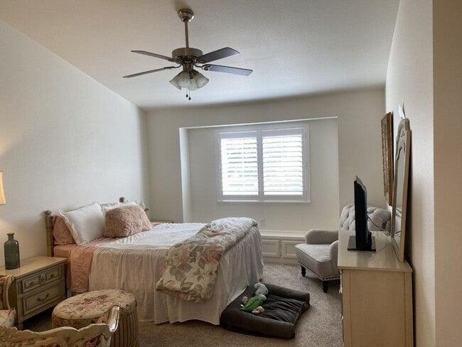 Building Photo - For Rent: Beautiful 3 Bed / 2.5 Bath Home ...