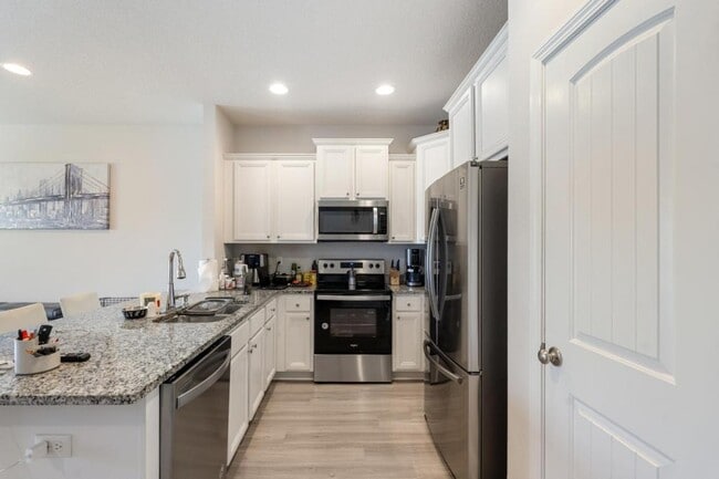 Building Photo - 7522 Shadow Lake Dr