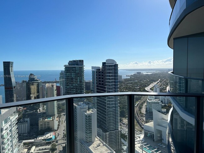 Building Photo - 1000 Brickell Plaza