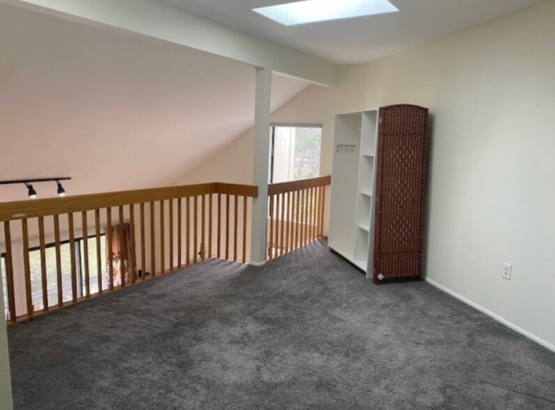 Building Photo - 260 Crabtree Ct