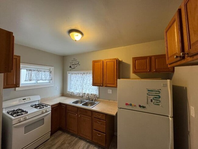 Building Photo - 14088 Roselawn St