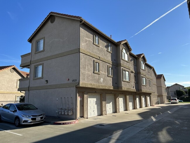 Building Photo - 1525 Spruce St