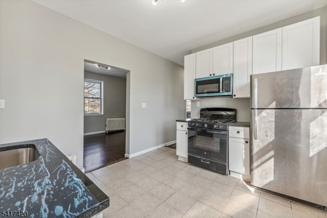 Building Photo - 1501 S Wood Ave