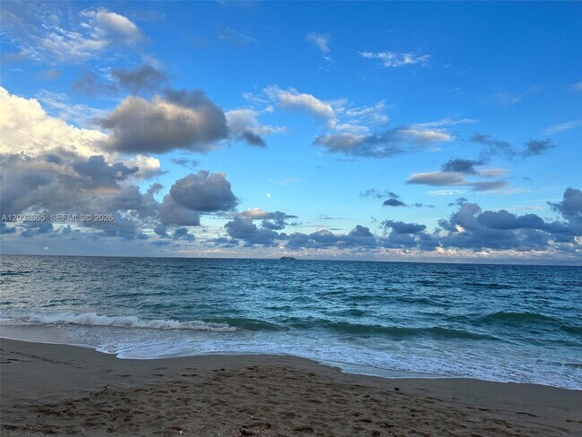 Building Photo - 3001 S Ocean Dr