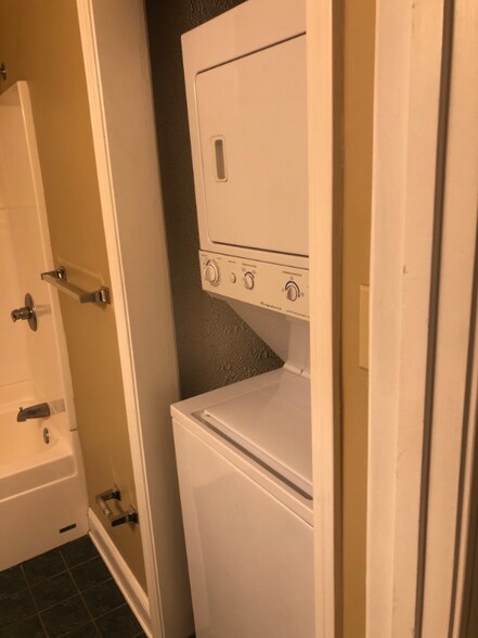 Building Photo - 2305 Adams Ave