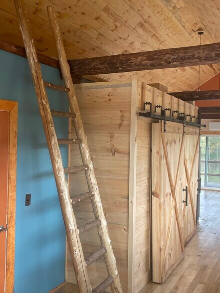 Building Photo - 5835 Smith Hill Rd
