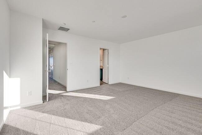 Building Photo - Sleek Contemporary Townhome with Open Layout in Prime Las Vegas Location