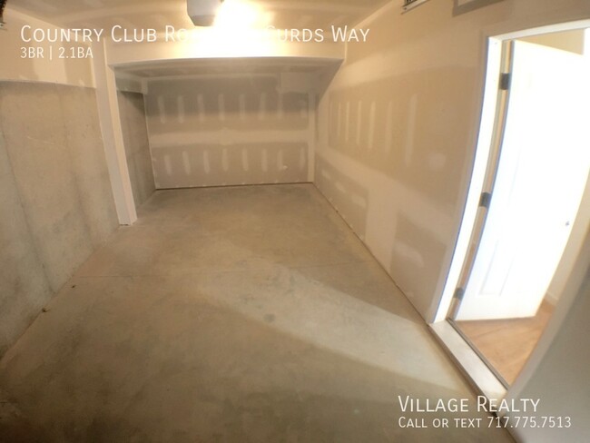 Building Photo - Available mid-January! Spacious 3 bed, 2.5...