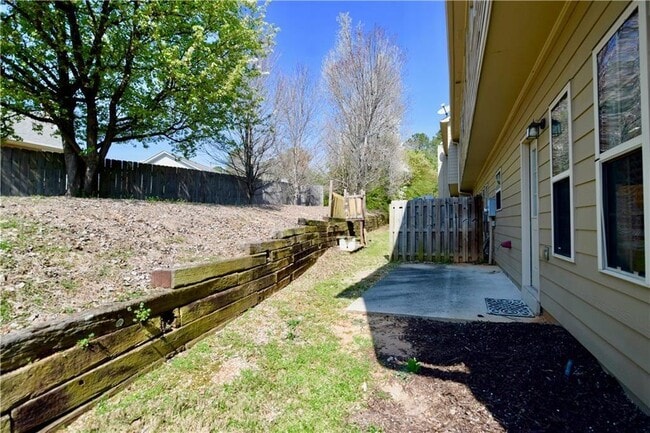 Building Photo - 2150 Waterford Park Dr