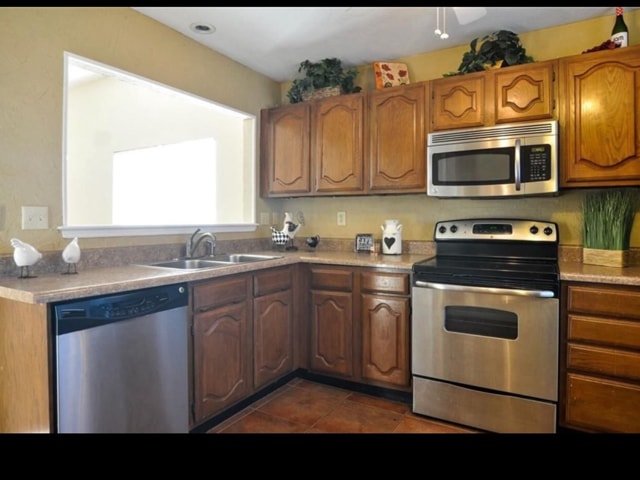 Building Photo - 1620 Fannin Cir