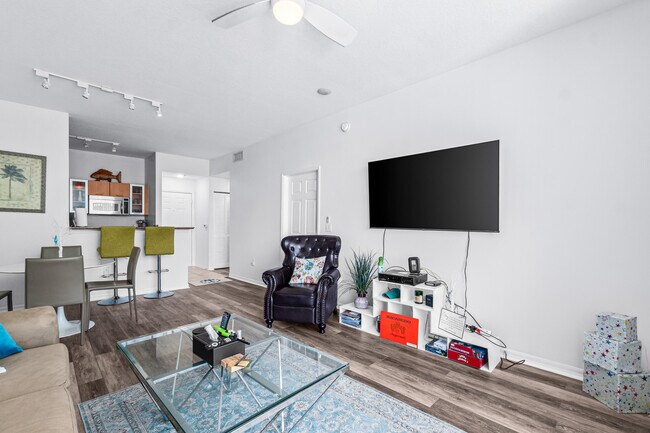 Building Photo - 700 E Boynton Beach Blvd