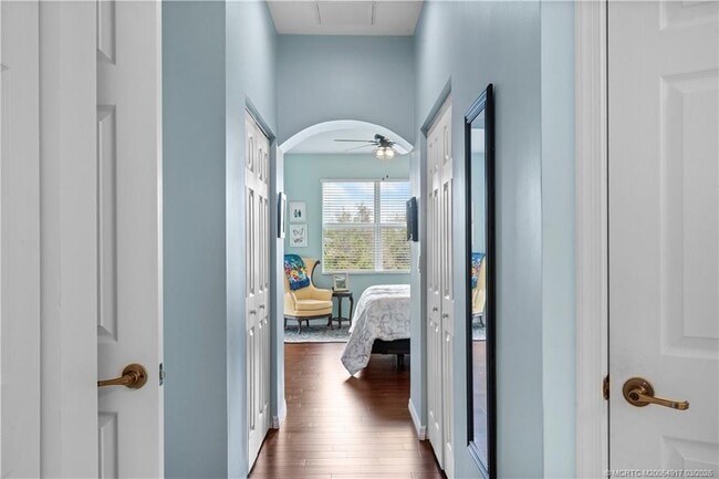 Building Photo - 691 SW Glen Crest Way