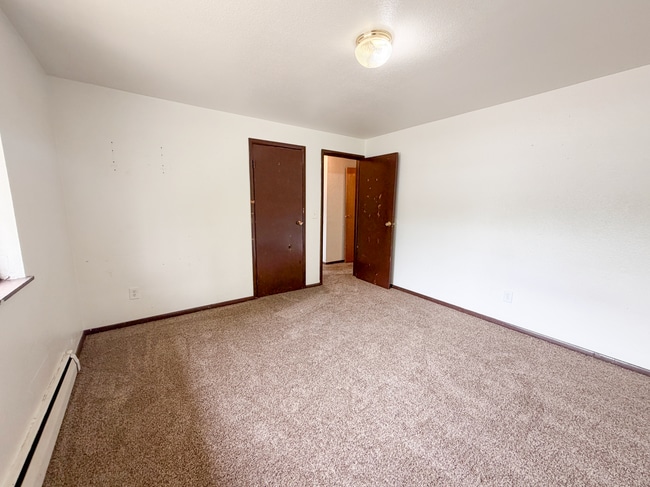 Building Photo - 706-708 Darby Ct