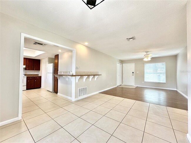 Building Photo - 132 S Bulova Dr