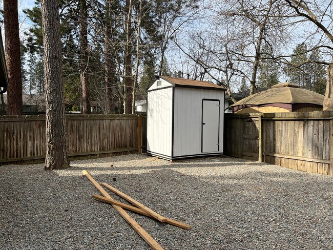 Building Photo - 2809 N Honeysuckle Dr