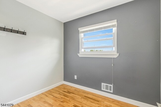 Building Photo - 640 Desota Dr