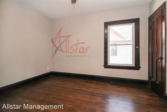 Building Photo - 2 br, 1 bath House - 1335 W 91st (up)