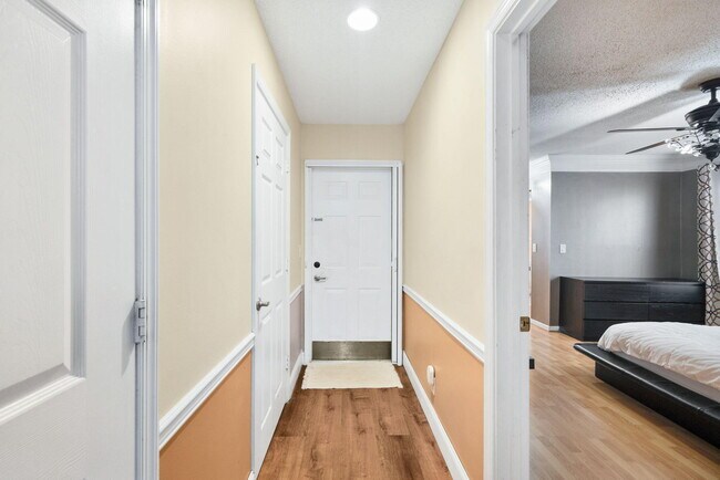 Building Photo - 10569 Pelican Dr
