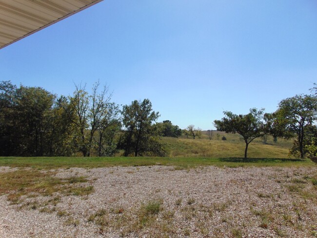 Building Photo - Majestic 3 Bed Mid MO Ranch!