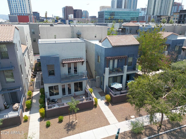 Building Photo - 615 E Portland St