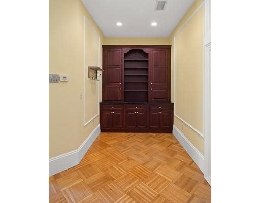Building Photo - 127 Beacon St