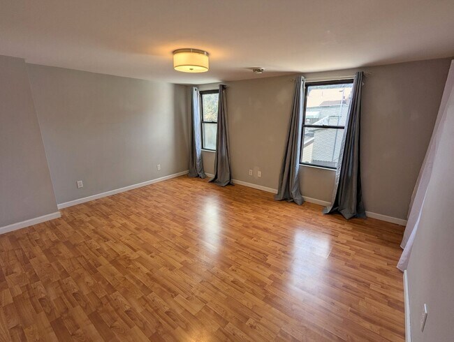 Building Photo - 2 Bedroom 1 Bathroom Single Family Home (S...