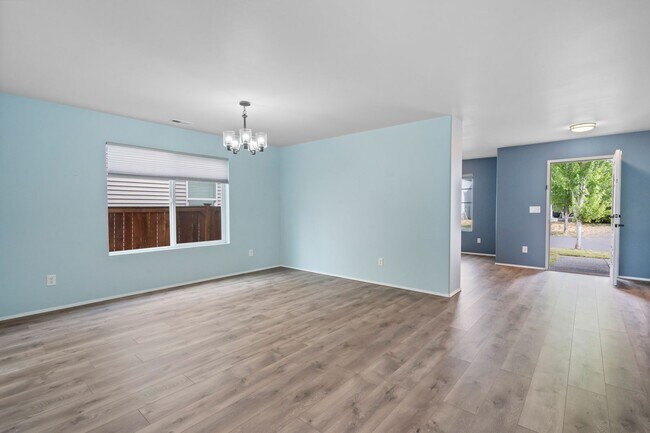 Building Photo - Spacious 5-Bedroom Home in Prime Yelm Loca...