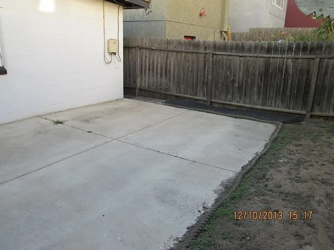 Building Photo - 221 Highland Dr