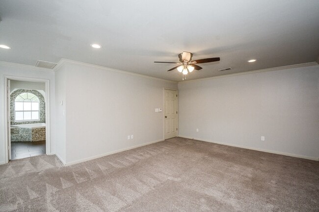 Building Photo - 2022 Fairview St